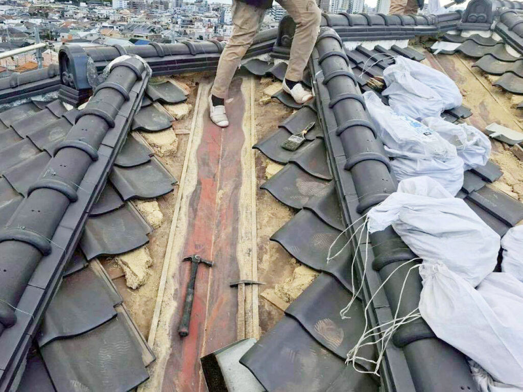豊中市　瓦屋根リフォーム　施行中