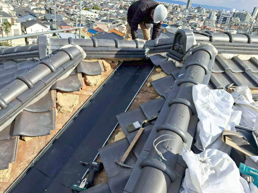 豊中市　瓦屋根リフォーム　施行中